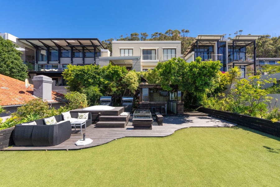 5 Bedroom Property for Sale in Green Point Western Cape